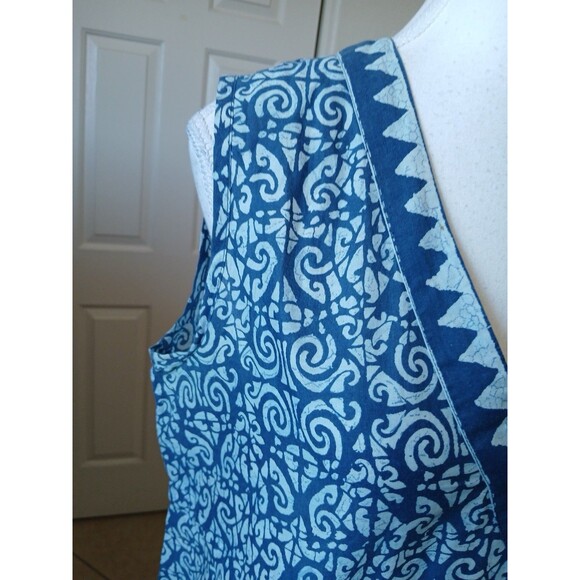 Gap Blouse Women’s Size Medium  V Neck Sleeveless Floral Blue Bohemian Peasant - Picture 5 of 14